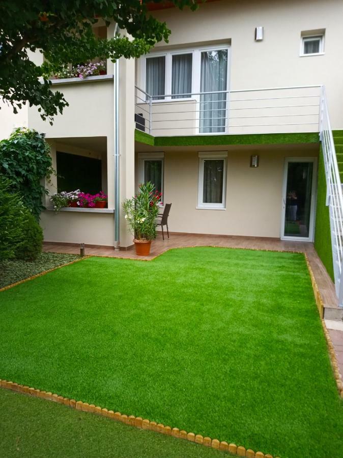 Appartement Valentina Apartman à Eger Extérieur photo