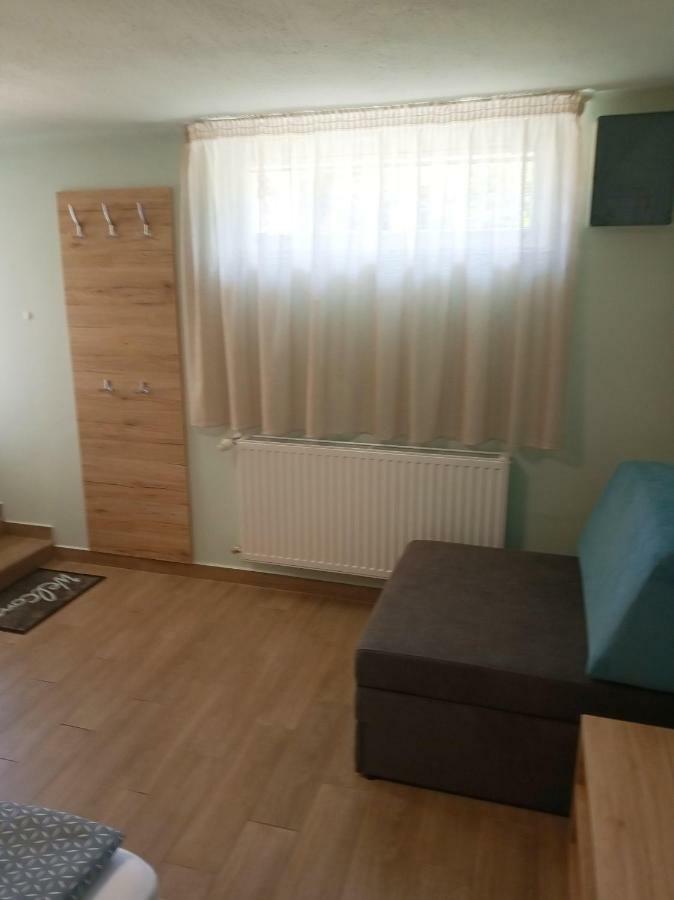Appartement Valentina Apartman à Eger Extérieur photo