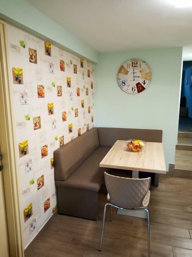 Appartement Valentina Apartman à Eger Extérieur photo