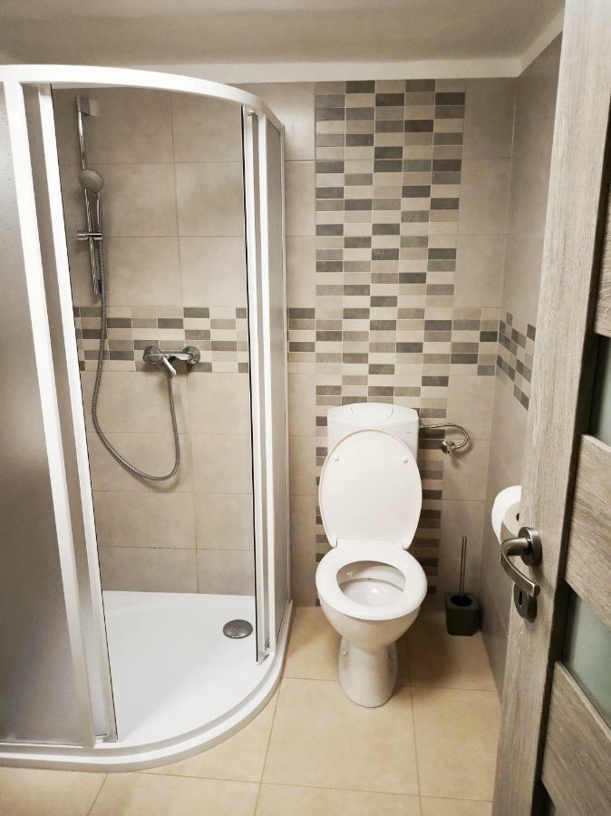 Appartement Valentina Apartman à Eger Extérieur photo