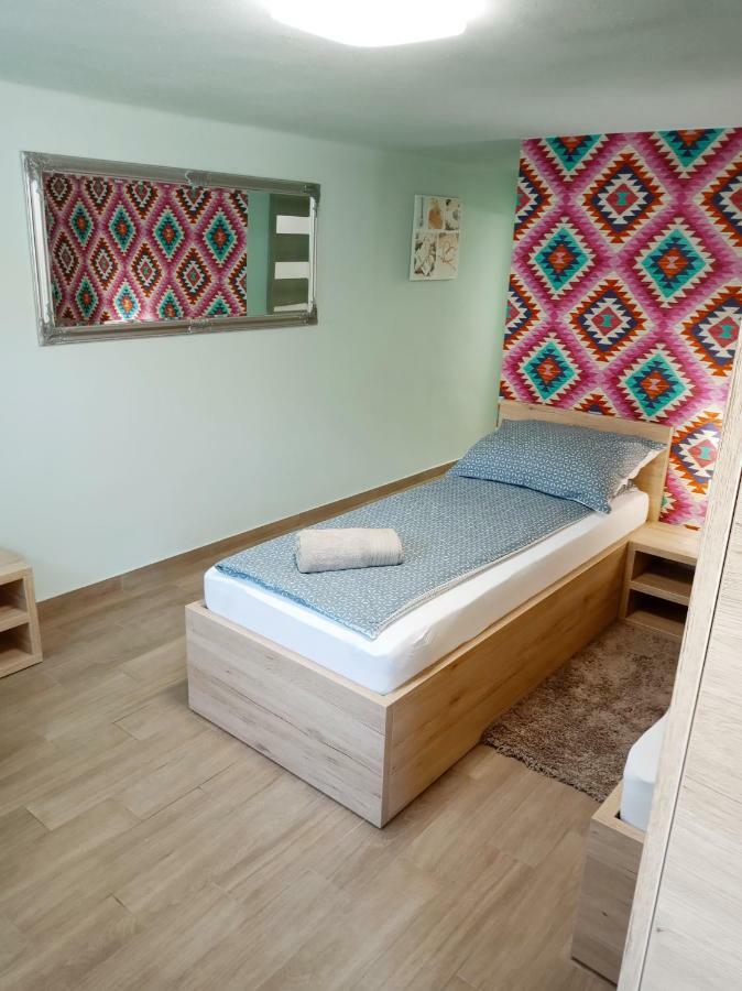 Appartement Valentina Apartman à Eger Extérieur photo