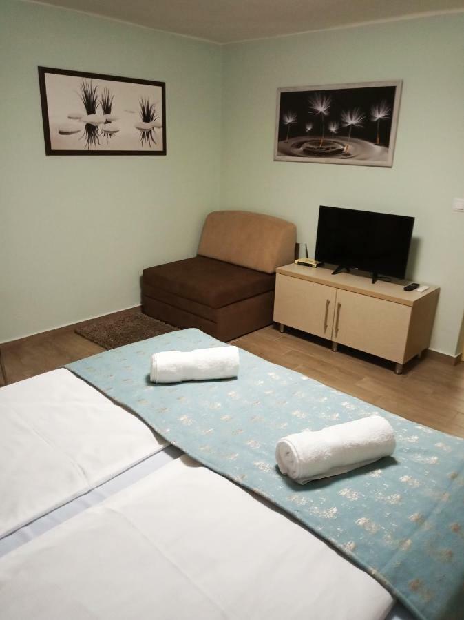 Appartement Valentina Apartman à Eger Extérieur photo