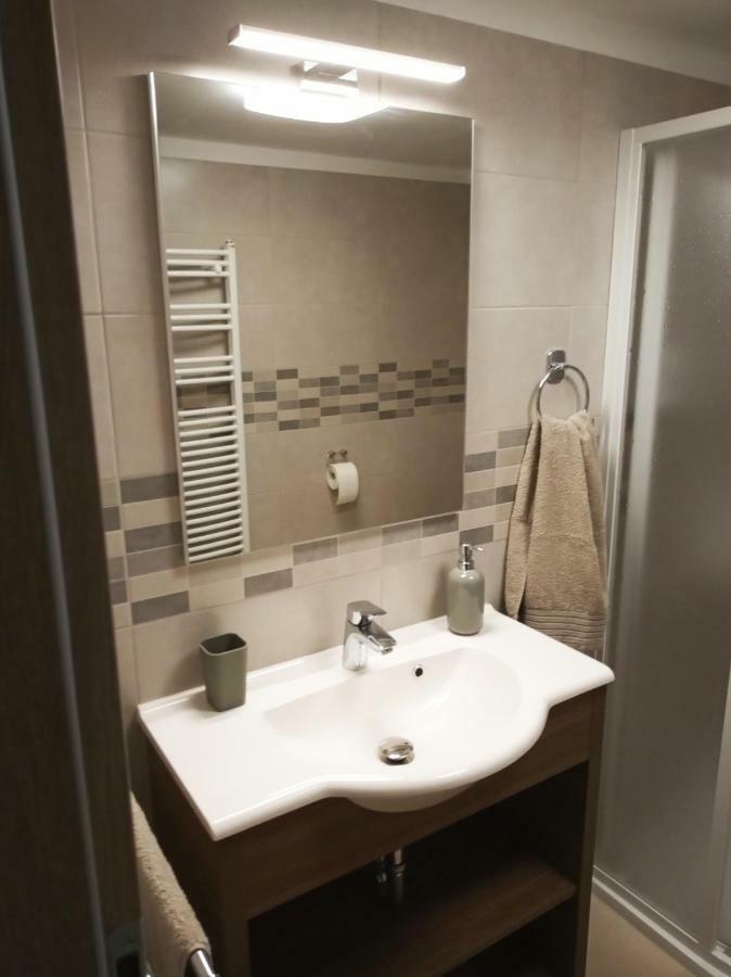 Appartement Valentina Apartman à Eger Extérieur photo