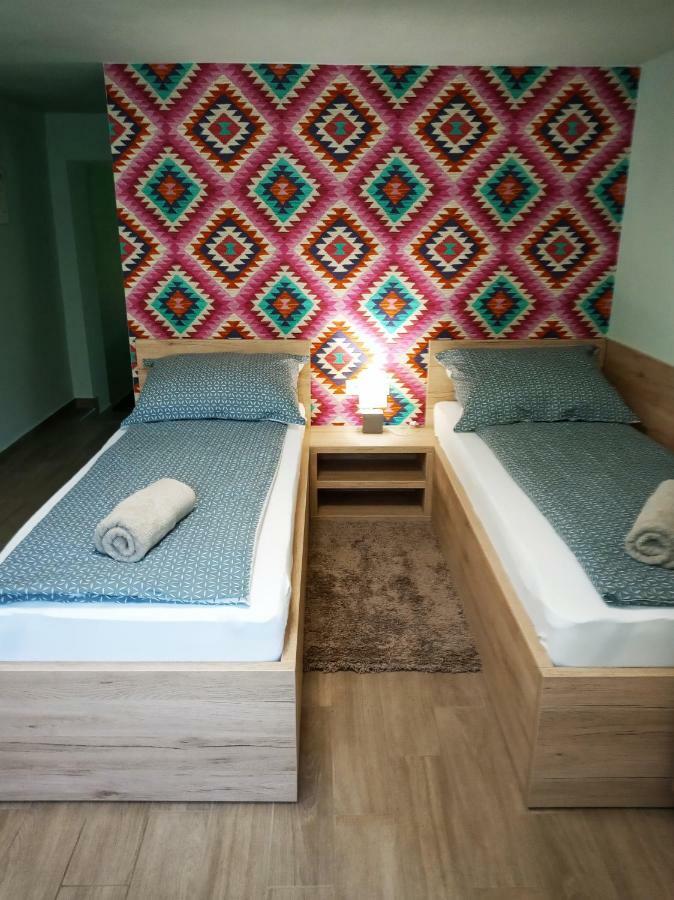 Appartement Valentina Apartman à Eger Extérieur photo