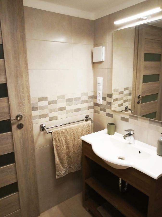 Appartement Valentina Apartman à Eger Extérieur photo