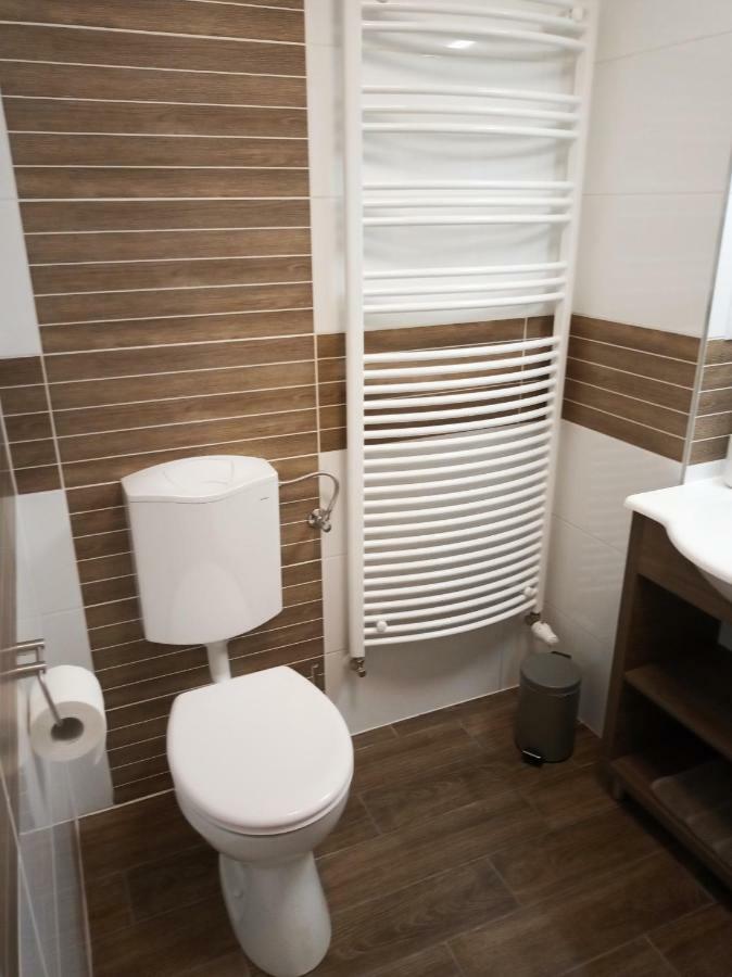 Appartement Valentina Apartman à Eger Extérieur photo