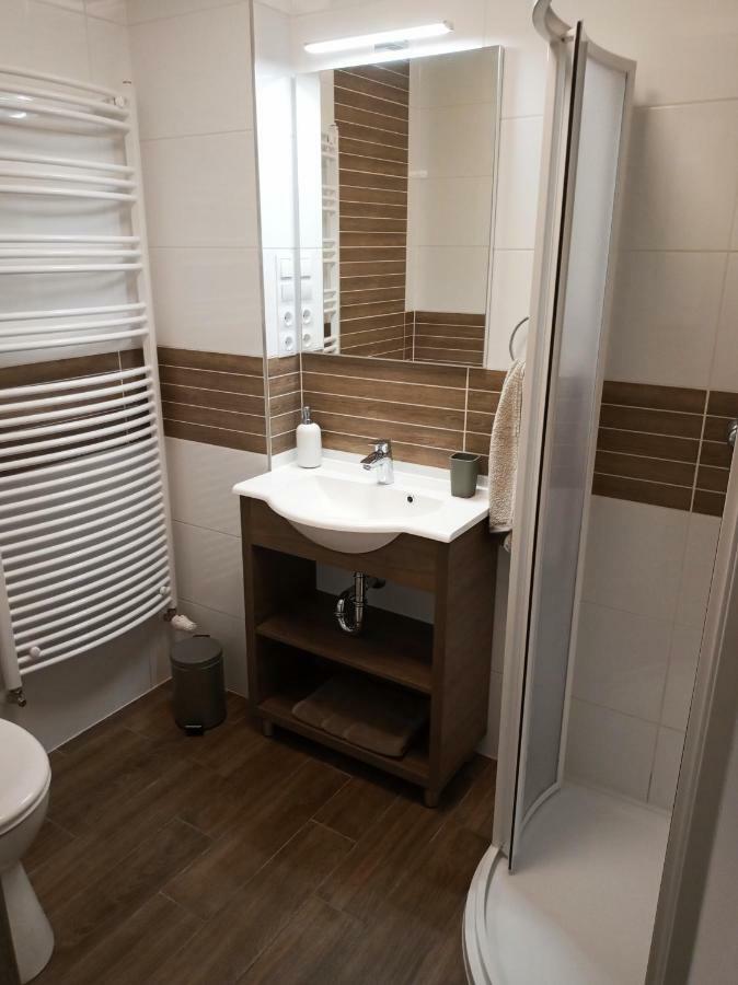 Appartement Valentina Apartman à Eger Extérieur photo